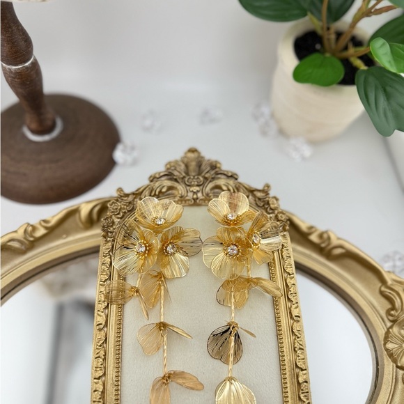 Famous Kate Middleton Floral Cascade Earrings-Zara - Picture 13 of 16